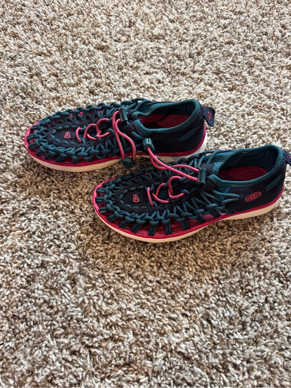 KEEN Uneek little girls’ Navy, Teal and Pink Woven Outdoor Shoes Sz 2 water